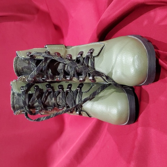 Sorel army green and camo combat boots lace up and side zipper - Picture 6 of 11